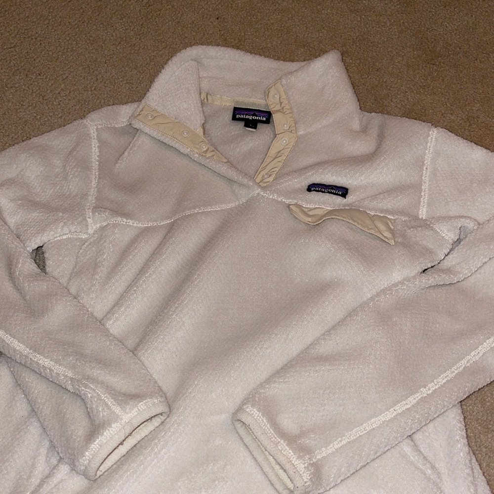 large white/creme patagonia sweat shirt